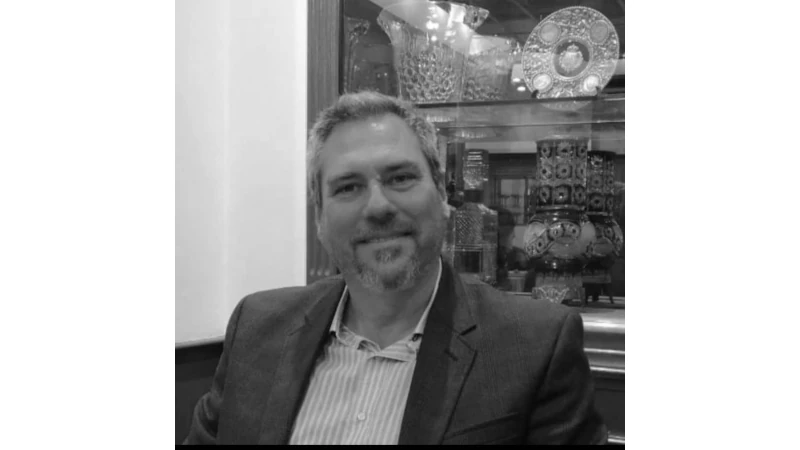 Dr. Gustavo Nari